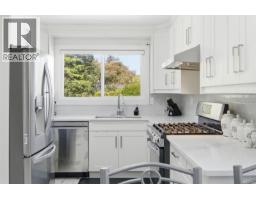 4351 Torquay Dr, Saanich, BC V8N3L3 Photo 29
