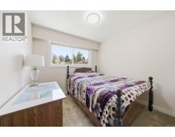 4351 Torquay Dr, Saanich, BC V8N3L3 Photo 30