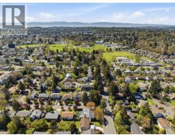 4351 Torquay Dr, Saanich, BC V8N3L3 Photo 25
