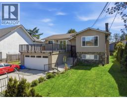Primary Bedroom - 4351 Torquay Dr, Saanich, BC V8N3L3 Photo 10