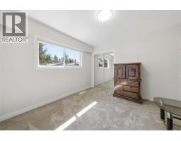 4351 Torquay Dr, Saanich, BC V8N3L3 Photo 32