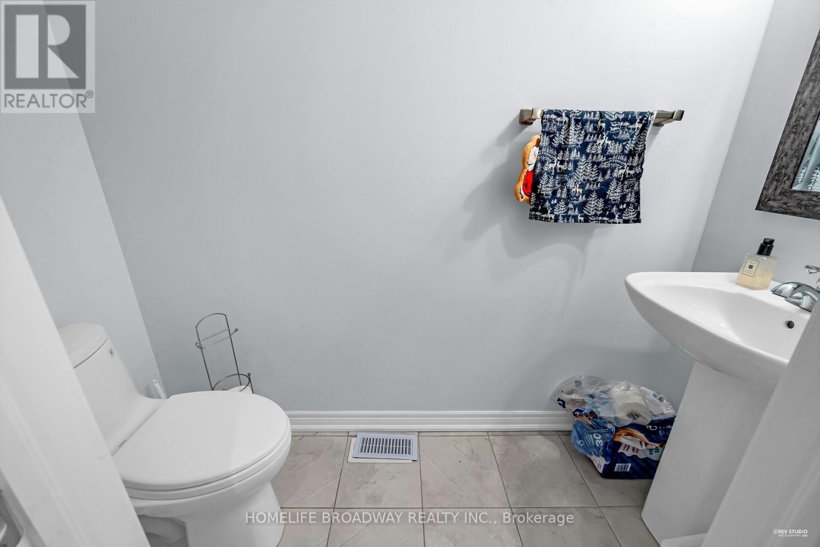28 PAPER MILLS CRESCENT - 33