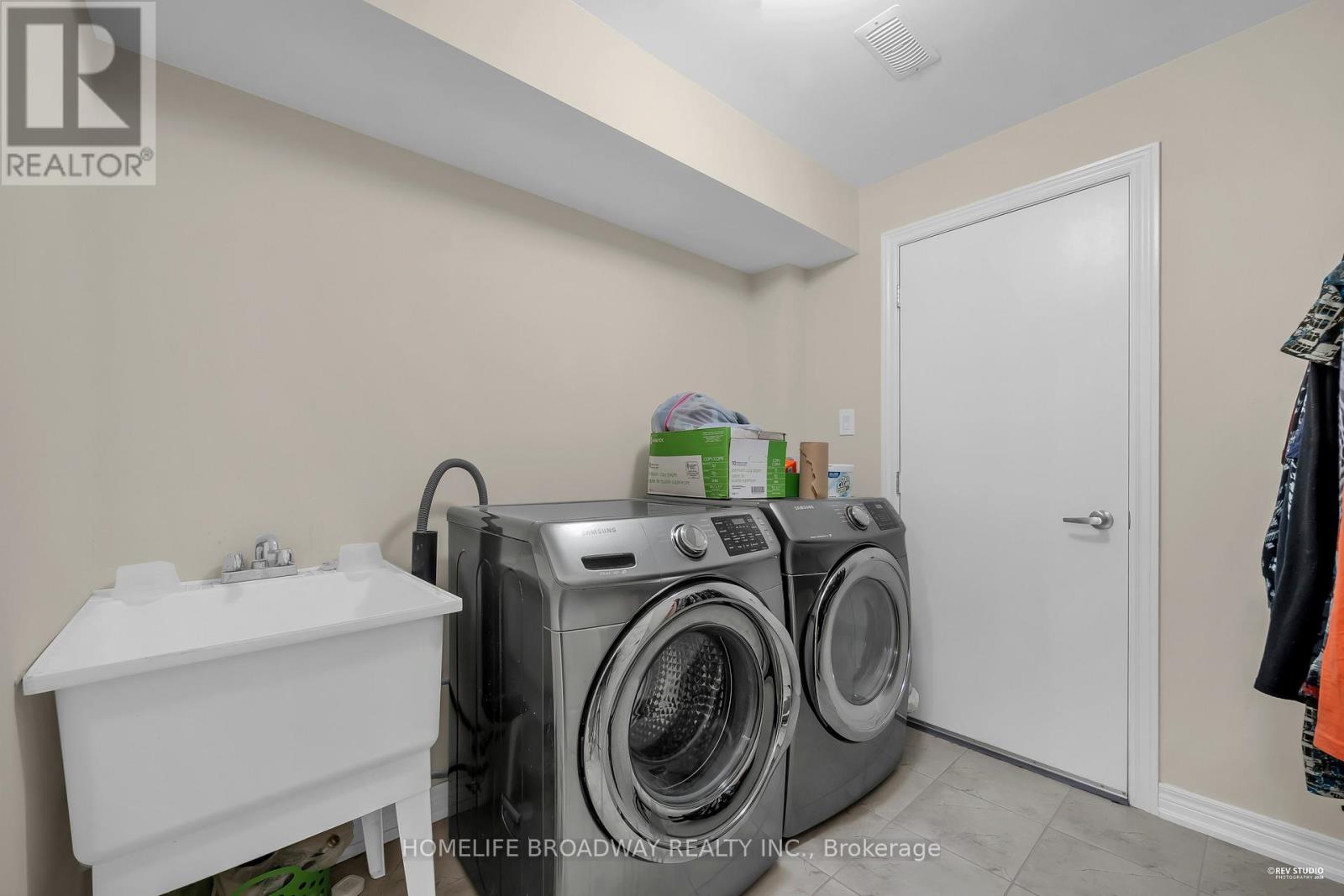28 PAPER MILLS CRESCENT - 35