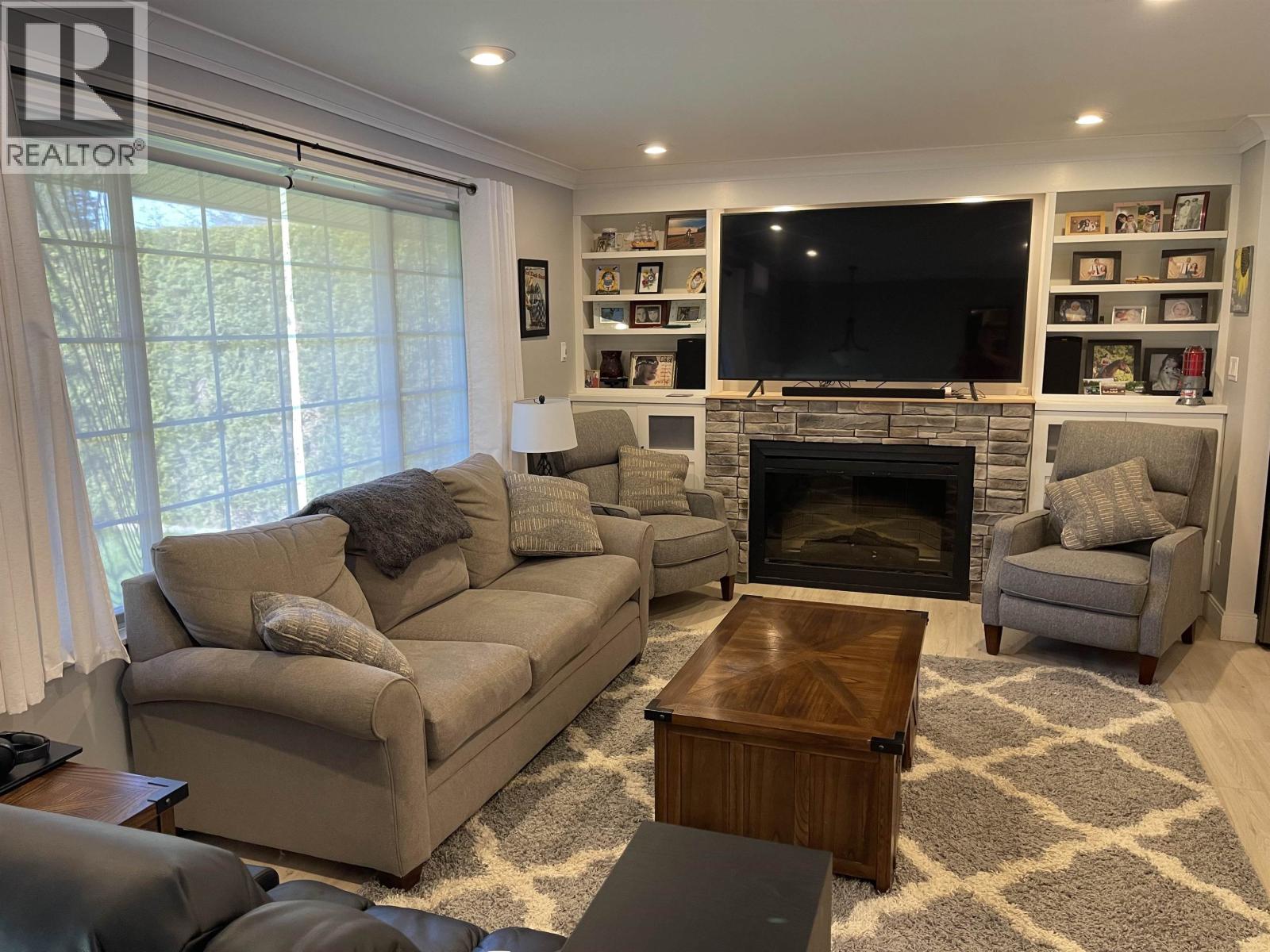 2090 CHURCHILL DRIVE - 5