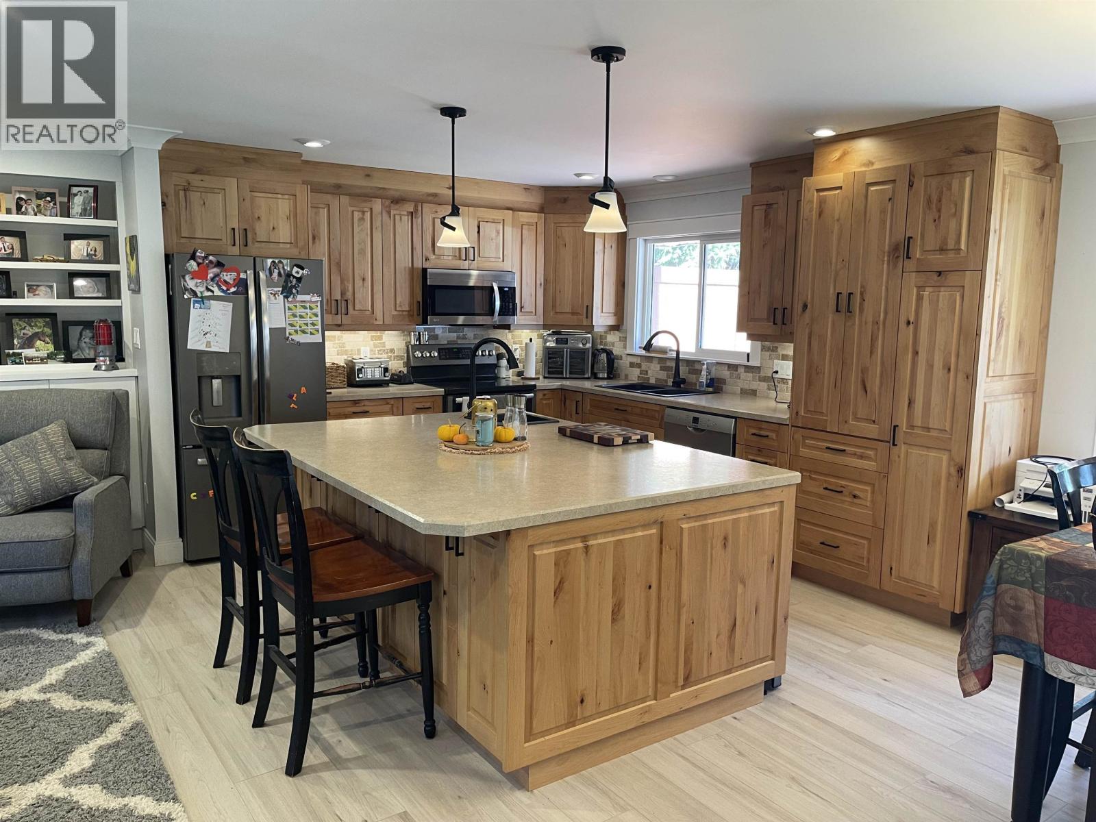 2090 CHURCHILL DRIVE - Image 3