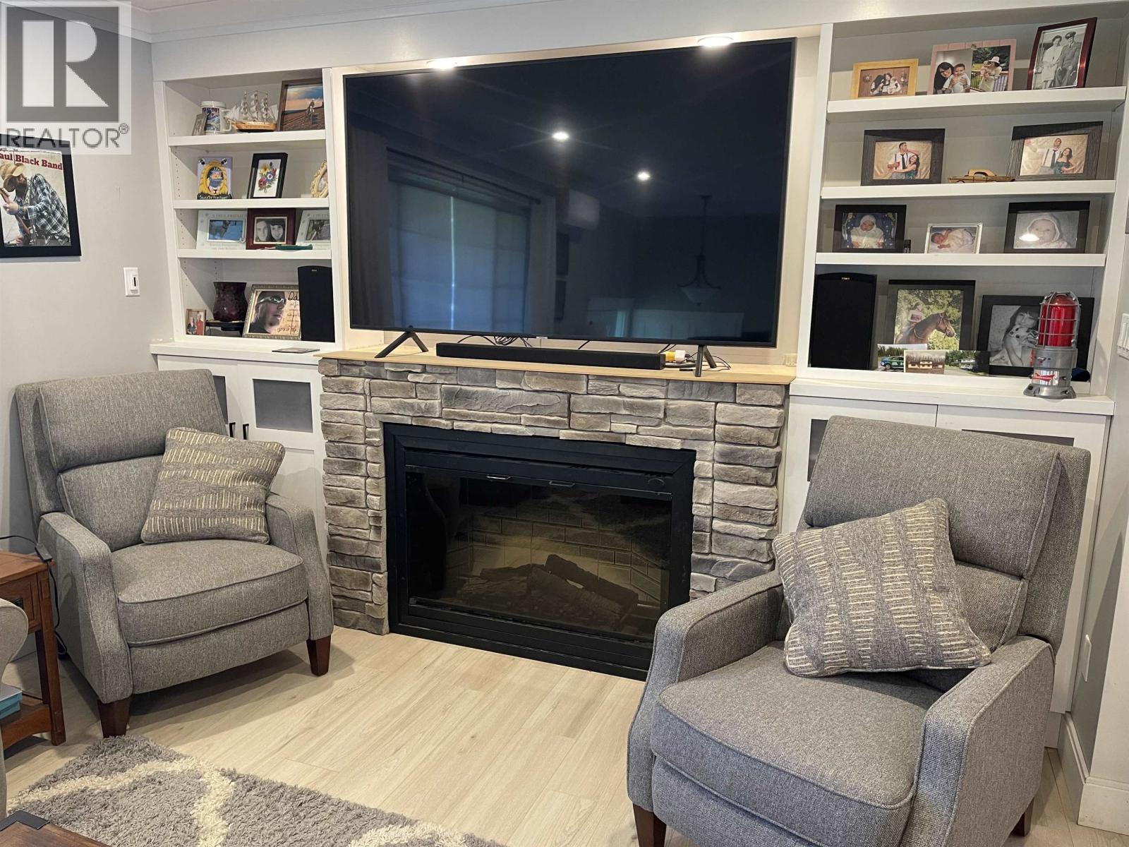 2090 CHURCHILL DRIVE - 6