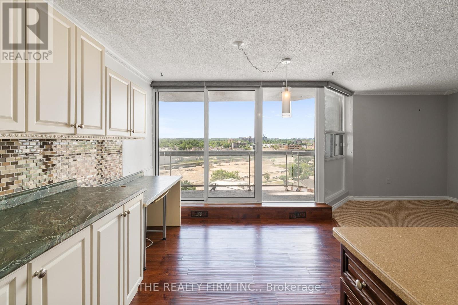 #905 363 COLBORNE STREET - 14