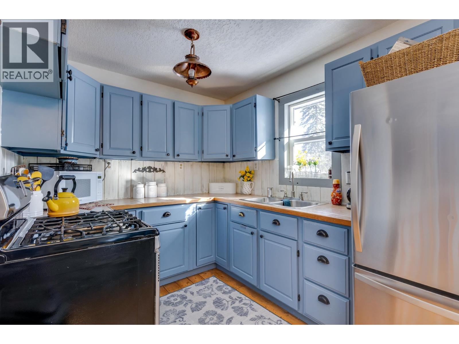 Photo 8 of 21 — 17165 E PERRY ROAD · Prince George, BC