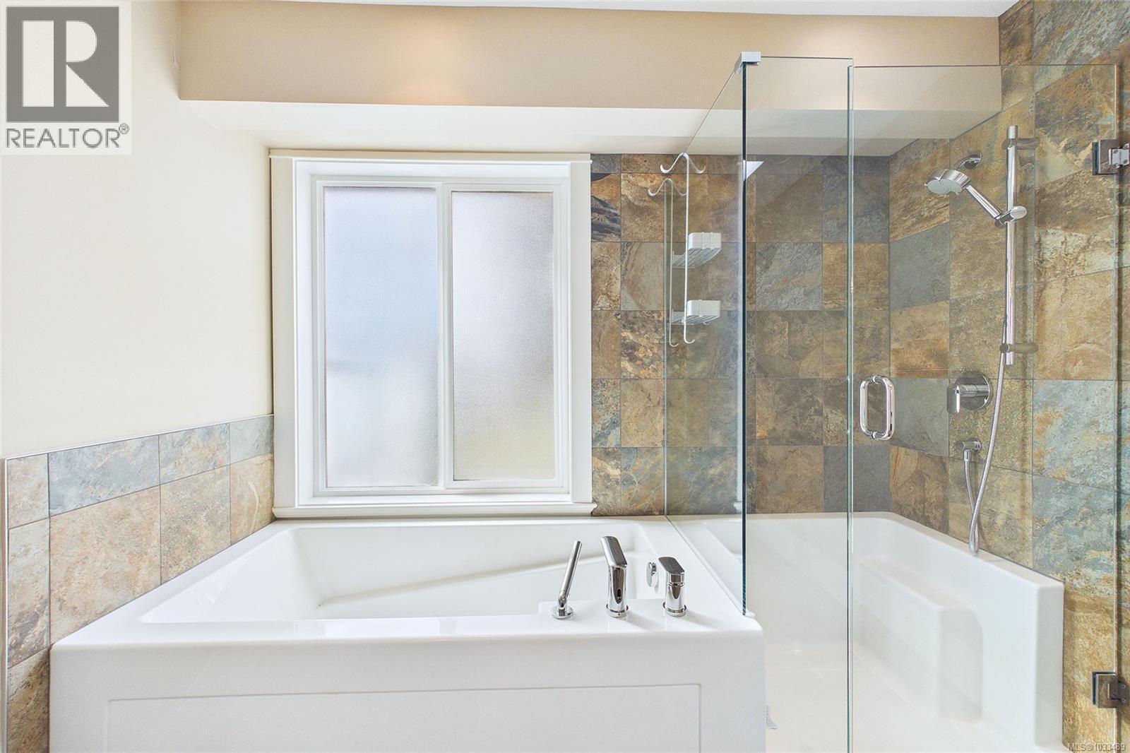 5751 Linyard Rd - 33