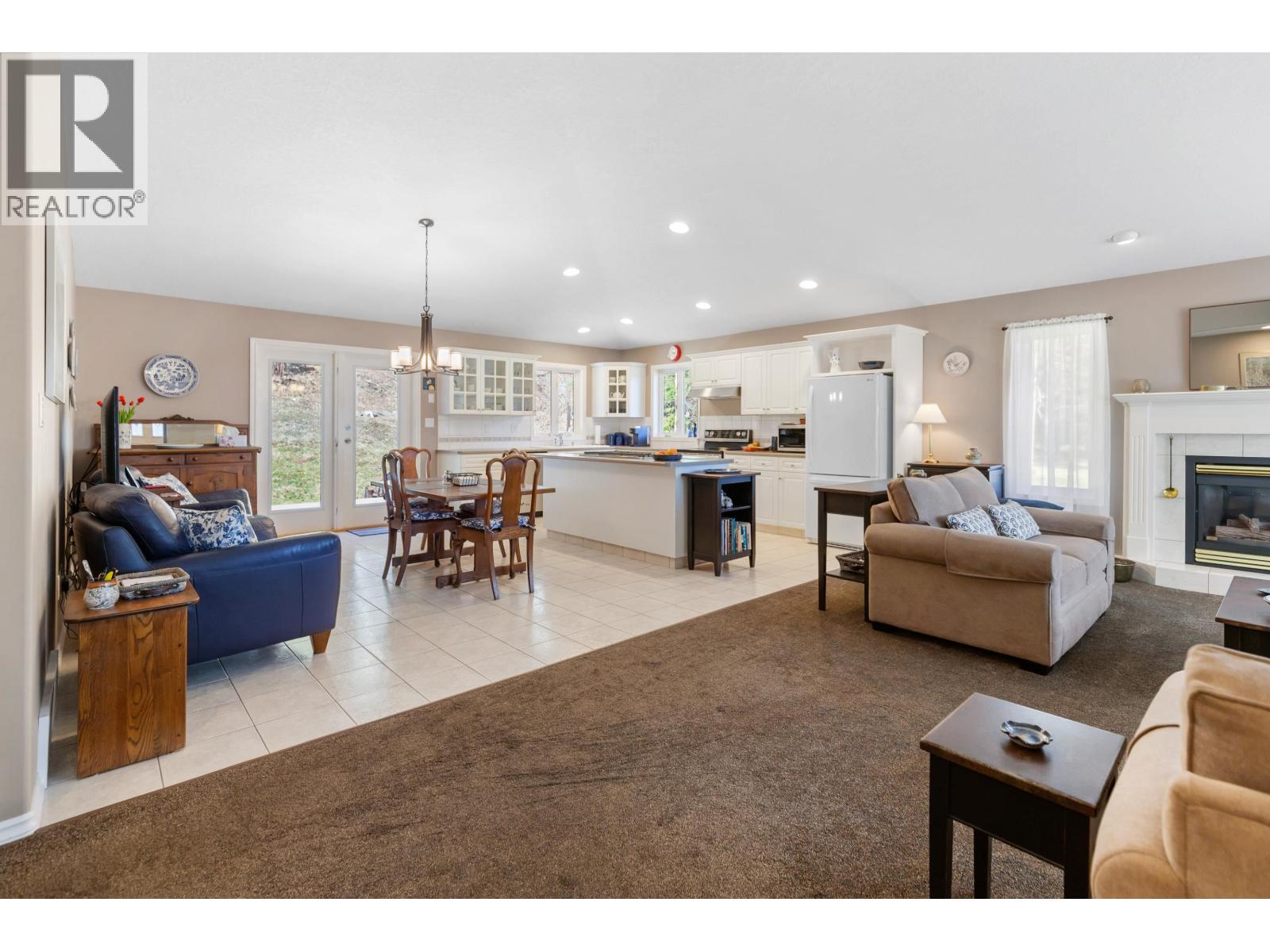 Photo 12 of 31 — 9288 SUMMERSET PLACE · Prince George, BC