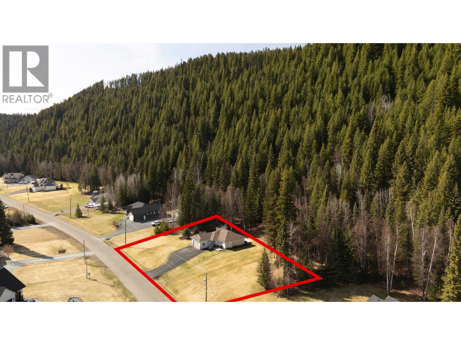 Photo 8 of 31 — 9288 SUMMERSET PLACE · Prince George, BC