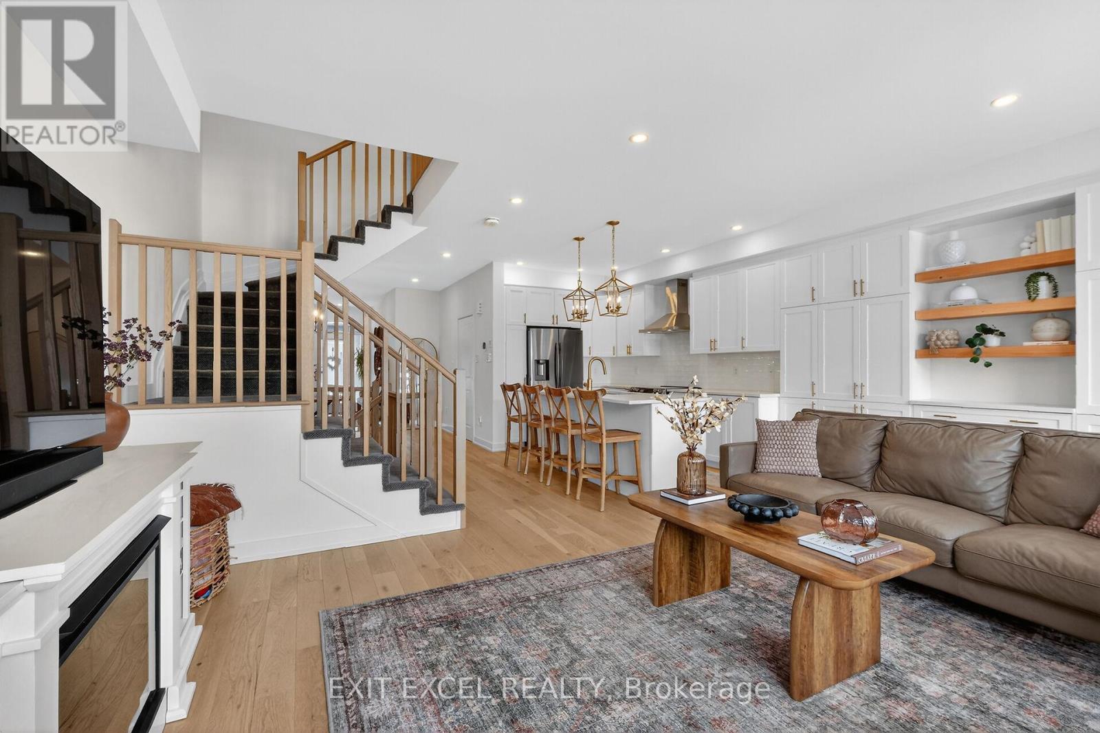 Living Room / Kitchen