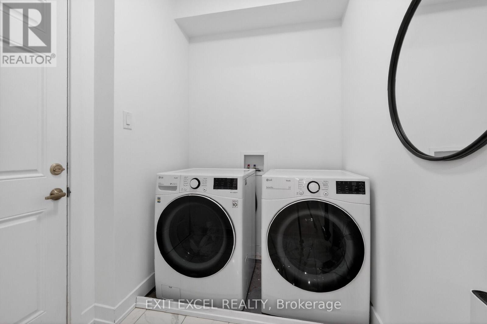 Main Floor Laundry / Mudroom