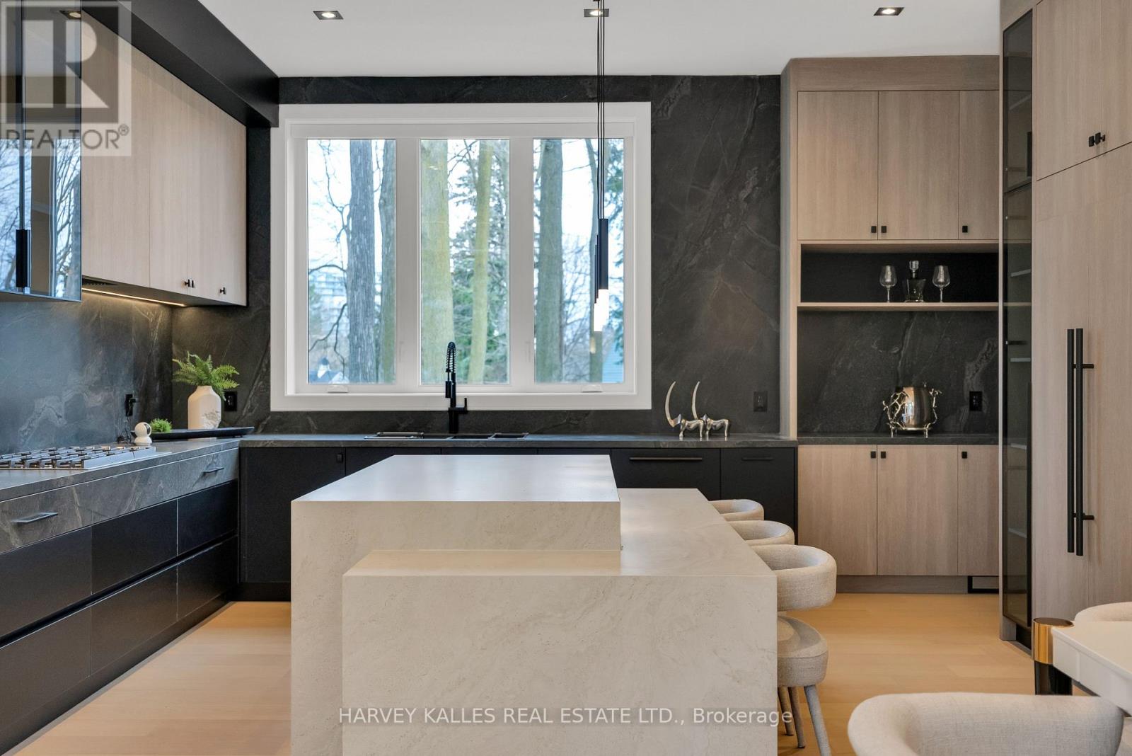 193 BEECHWOOD CRESCENT - 8