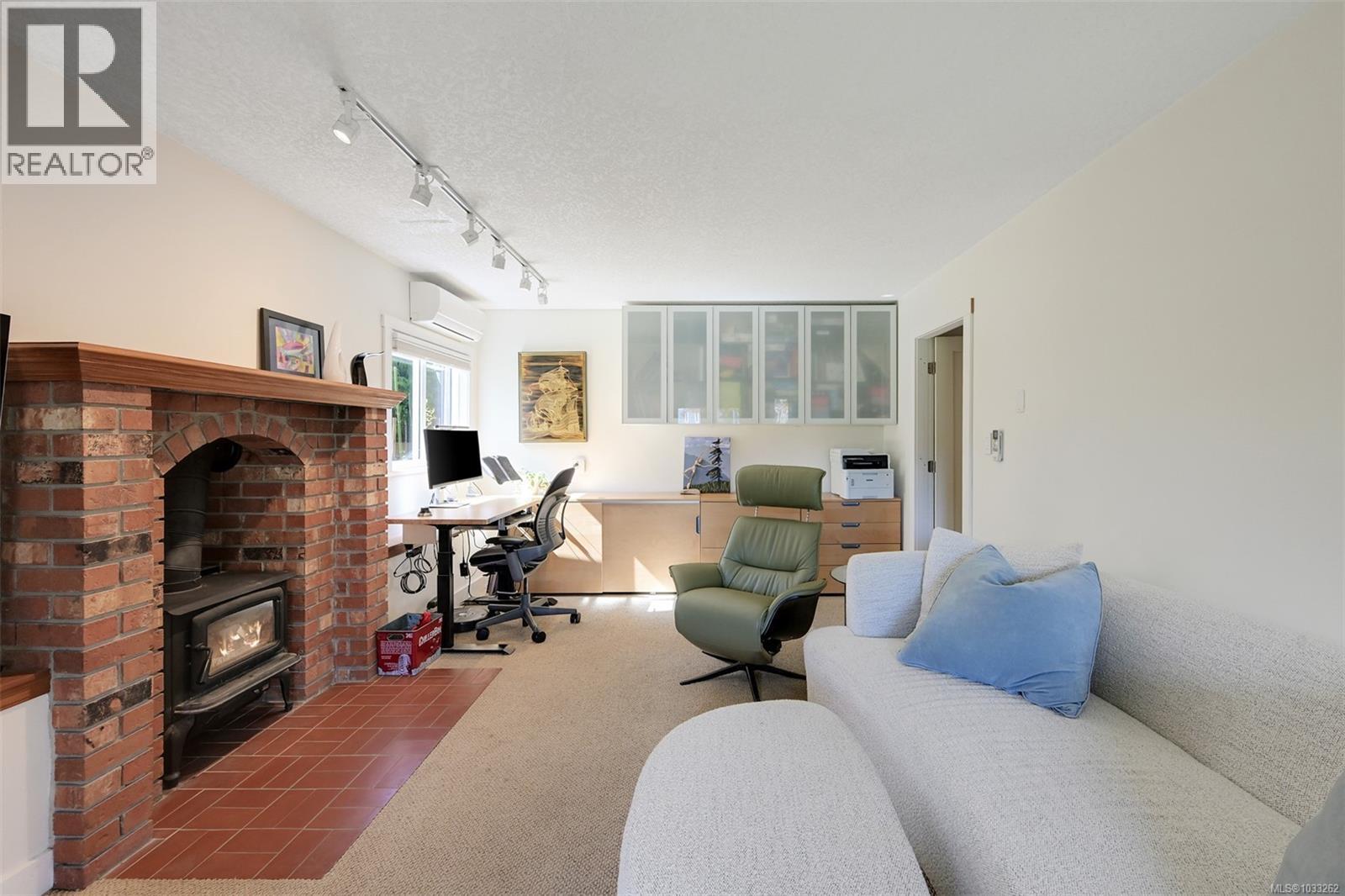  774 Destrube Place, Saanich