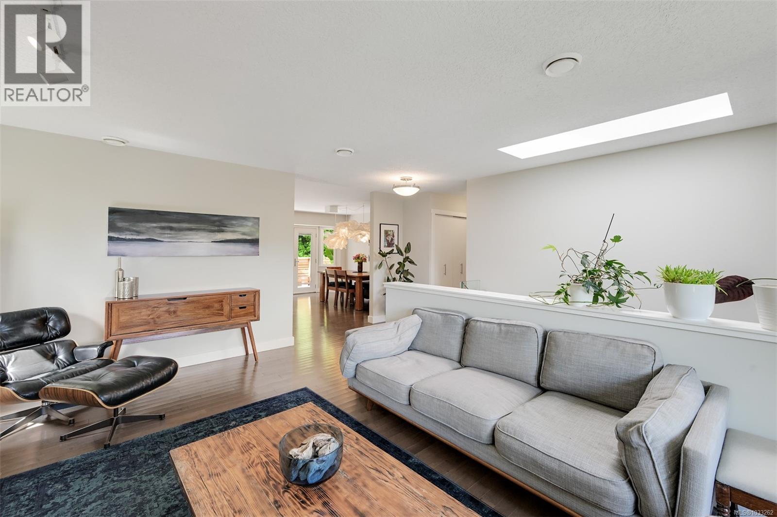  774 Destrube Place, Saanich