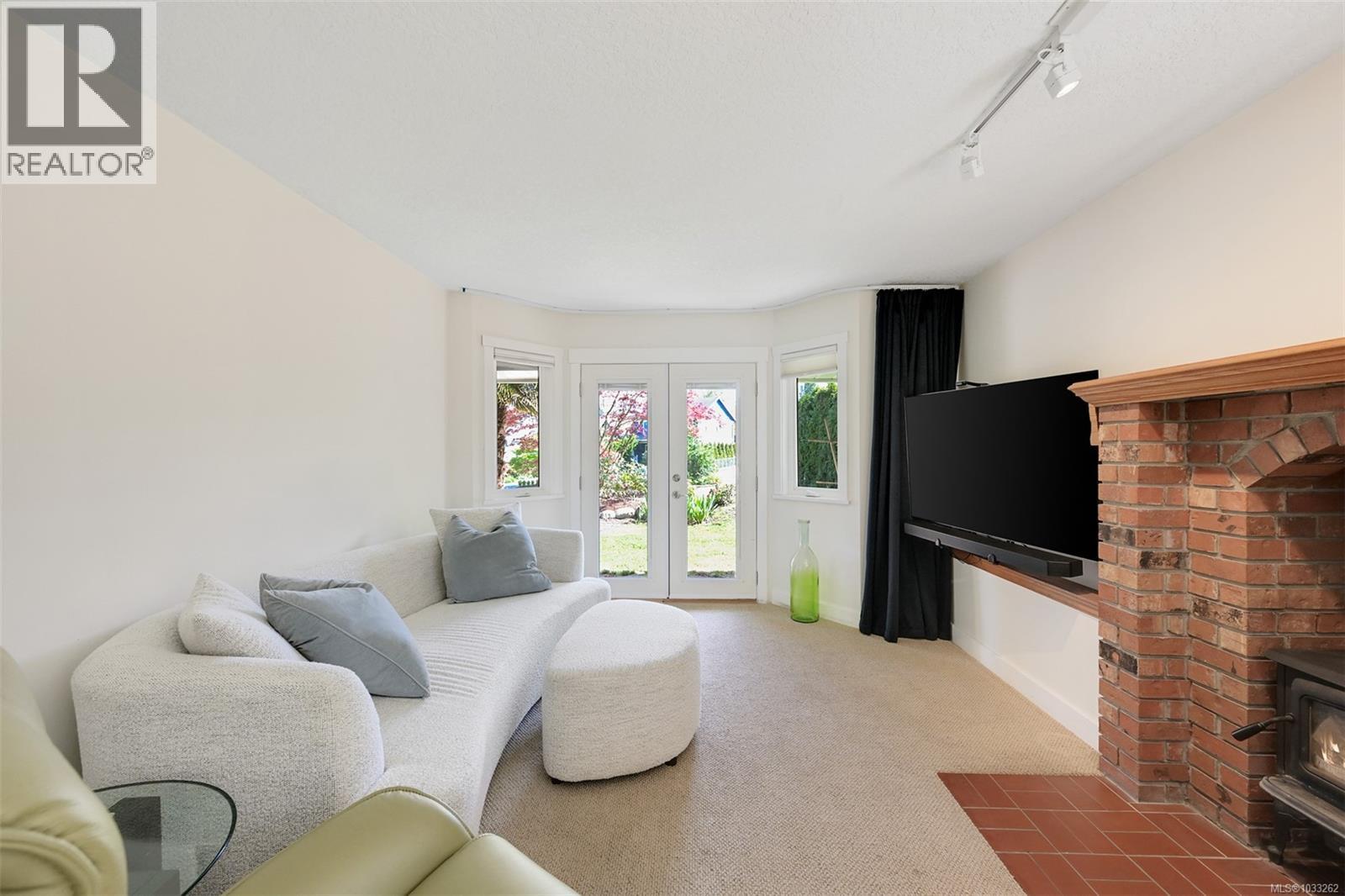  774 Destrube Place, Saanich