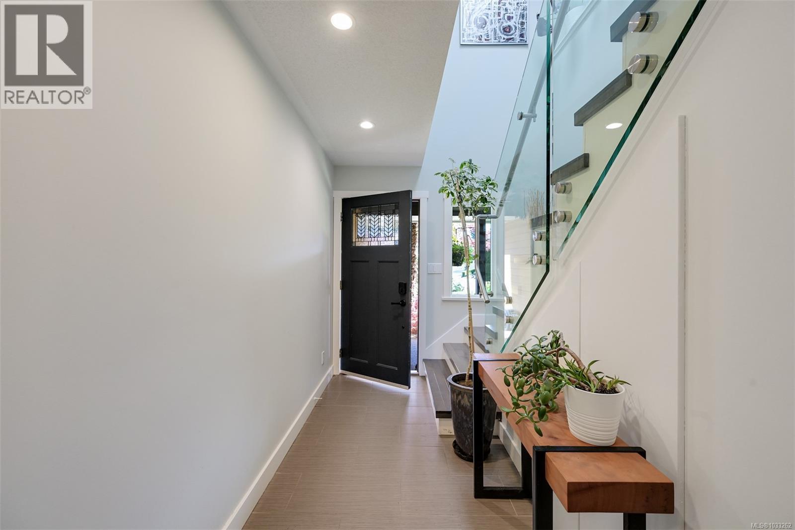  774 Destrube Place, Saanich