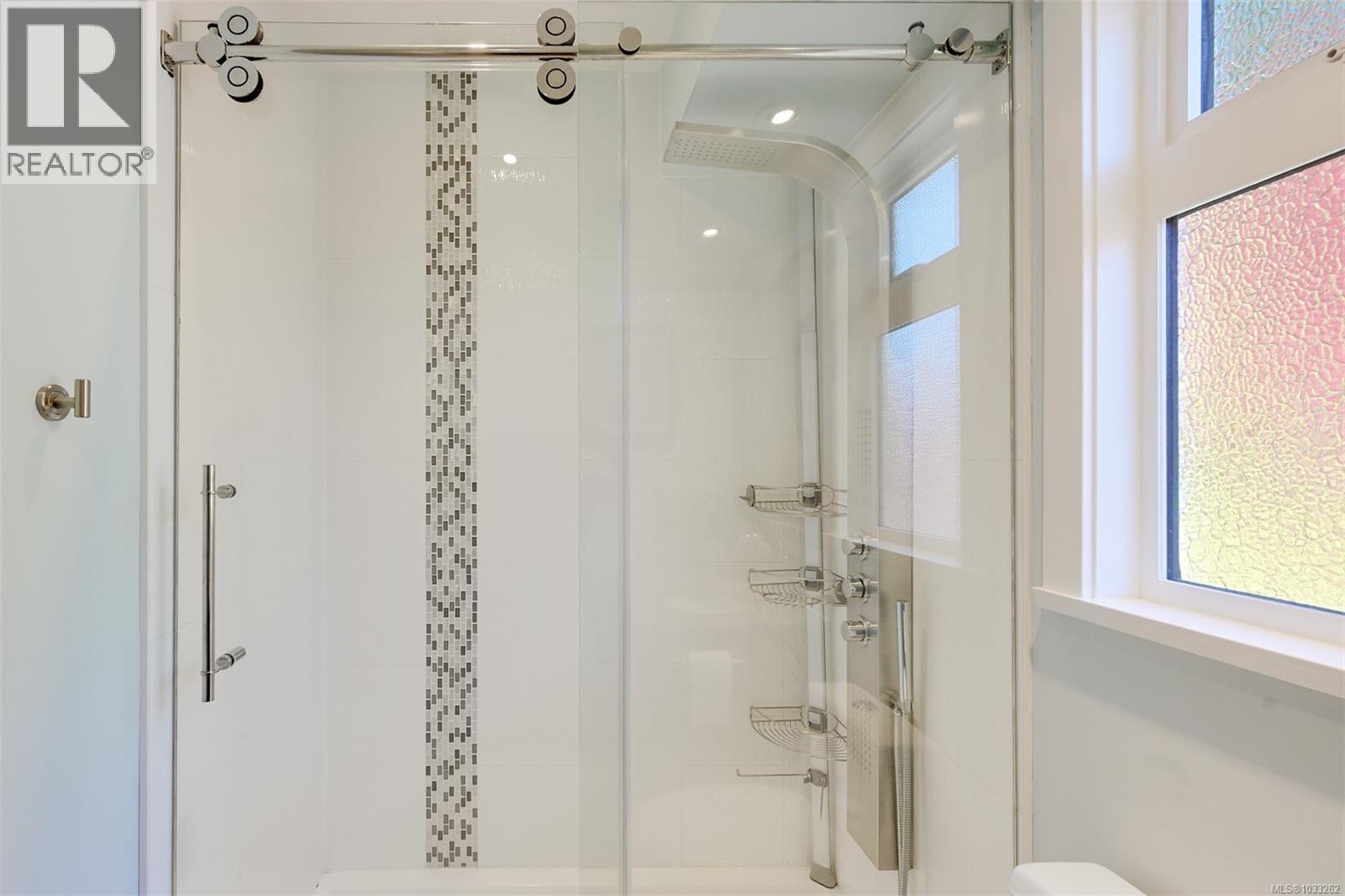  774 Destrube Place, Saanich