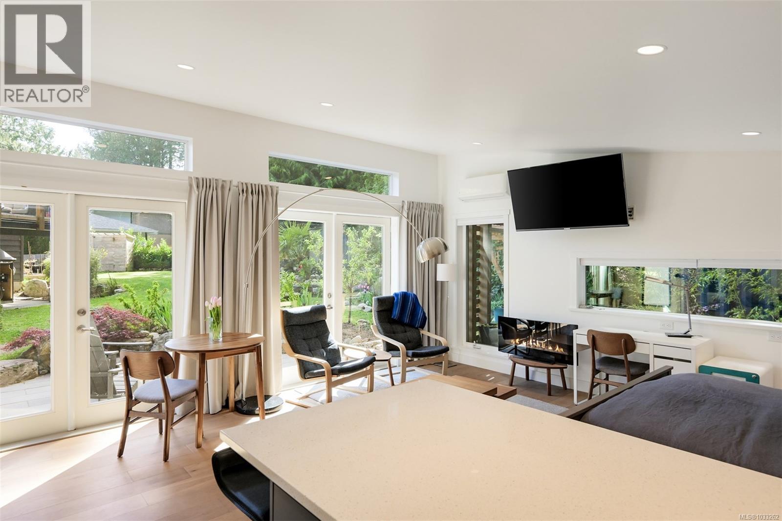  774 Destrube Place, Saanich