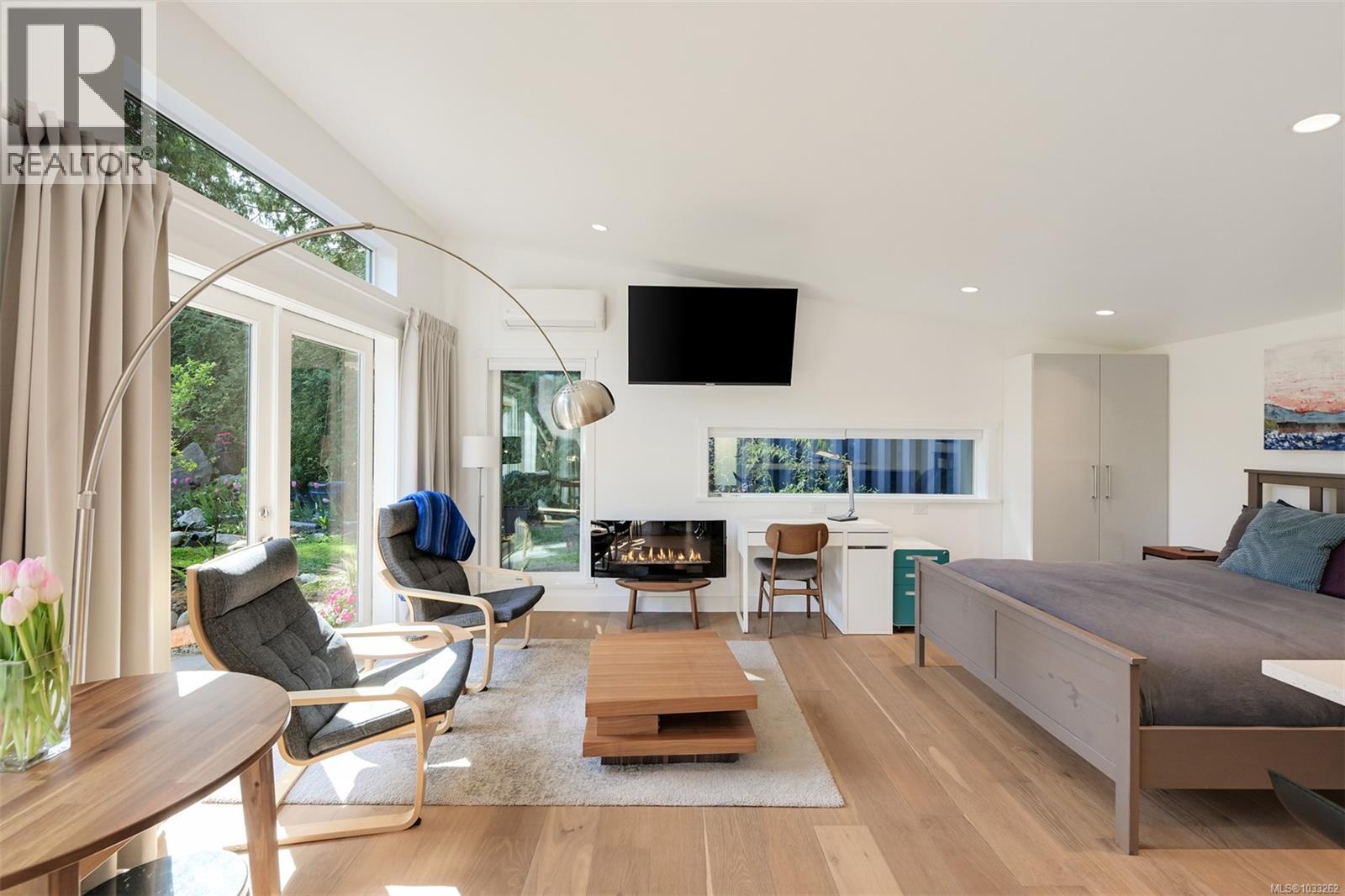  774 Destrube Place, Saanich