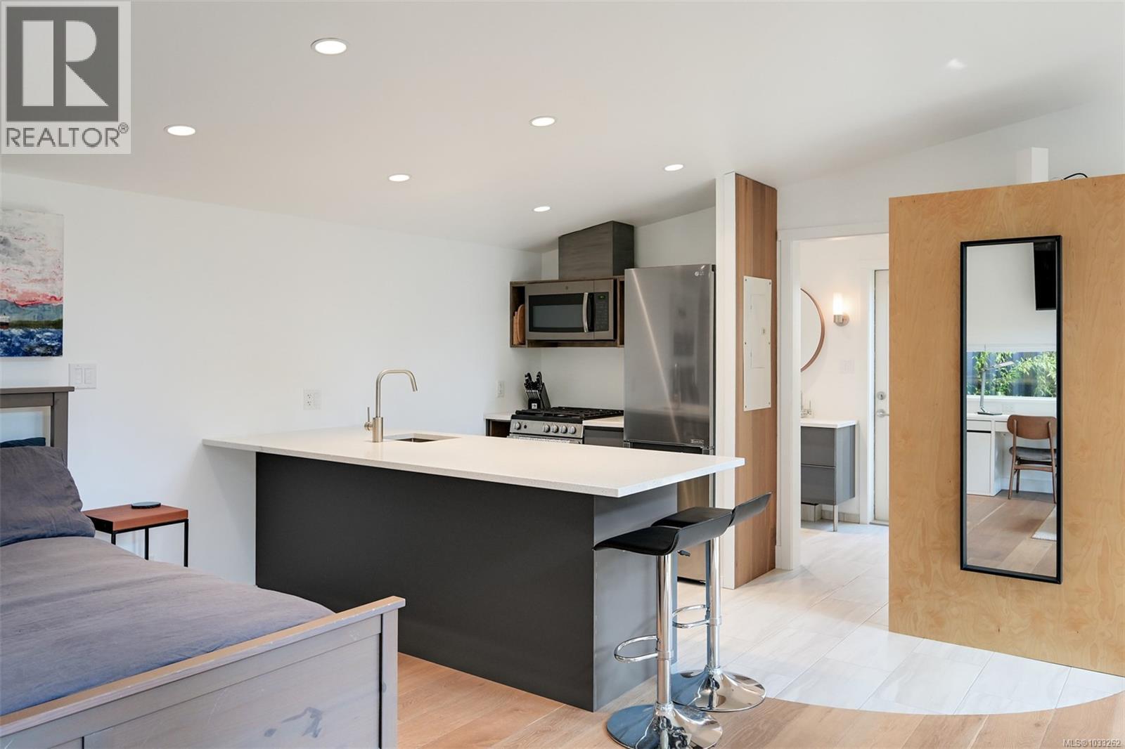  774 Destrube Place, Saanich