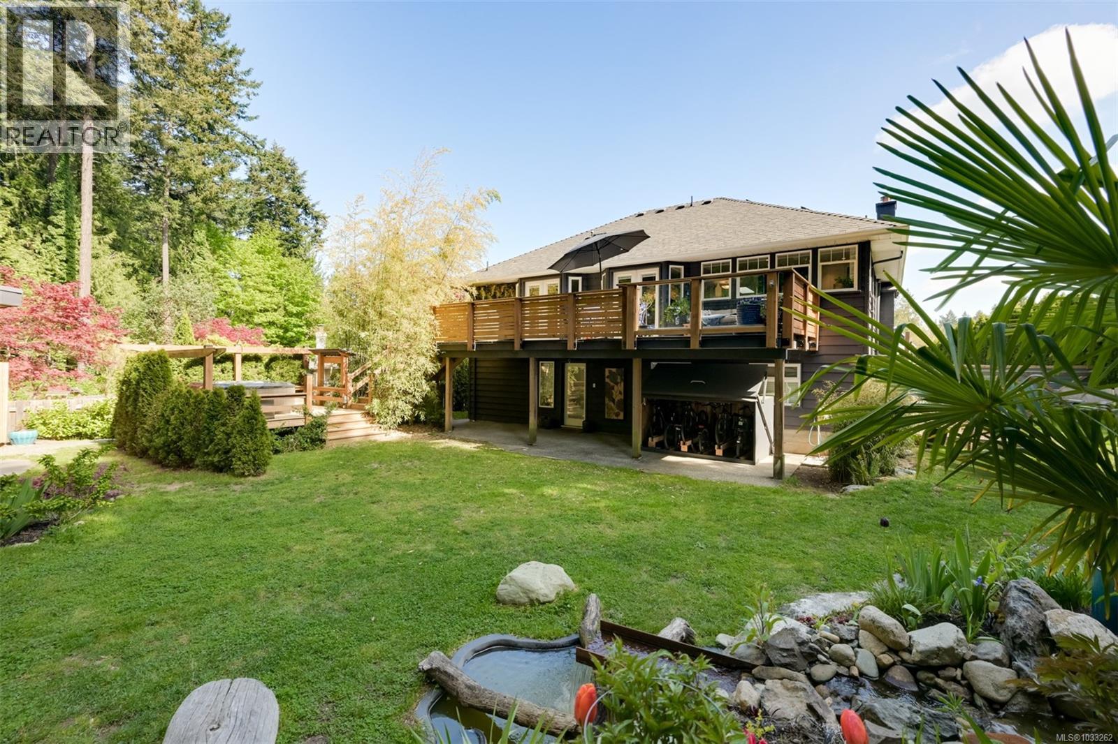  774 Destrube Place, Saanich