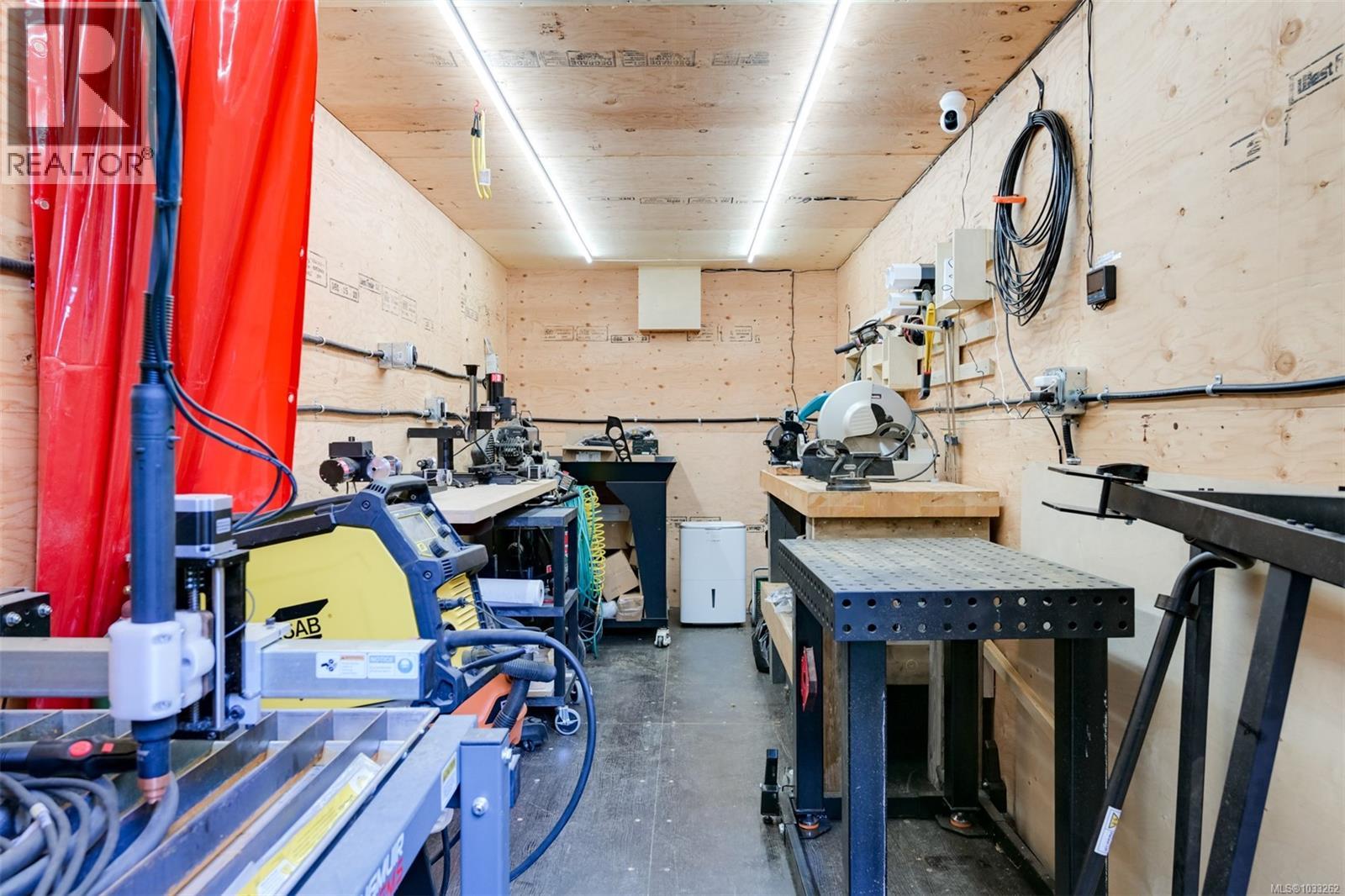  774 Destrube Place, Saanich