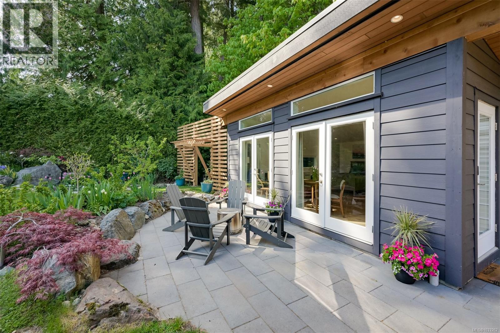  774 Destrube Place, Saanich