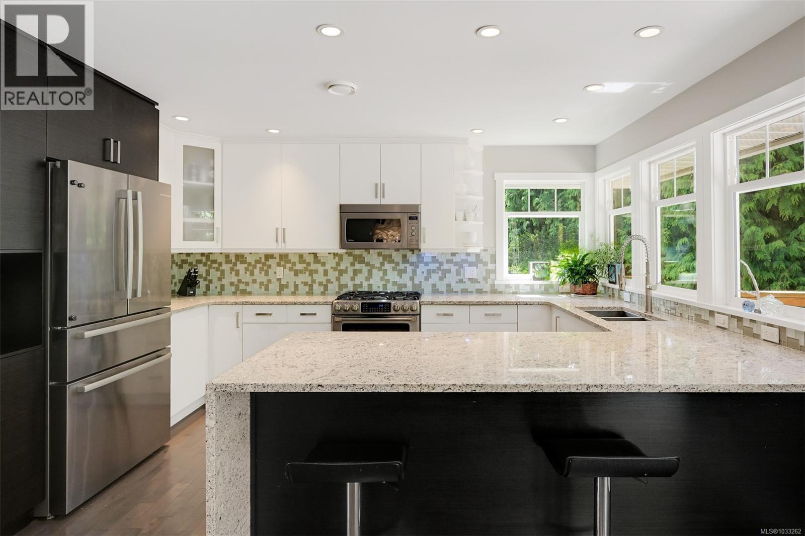  774 Destrube Place, Saanich