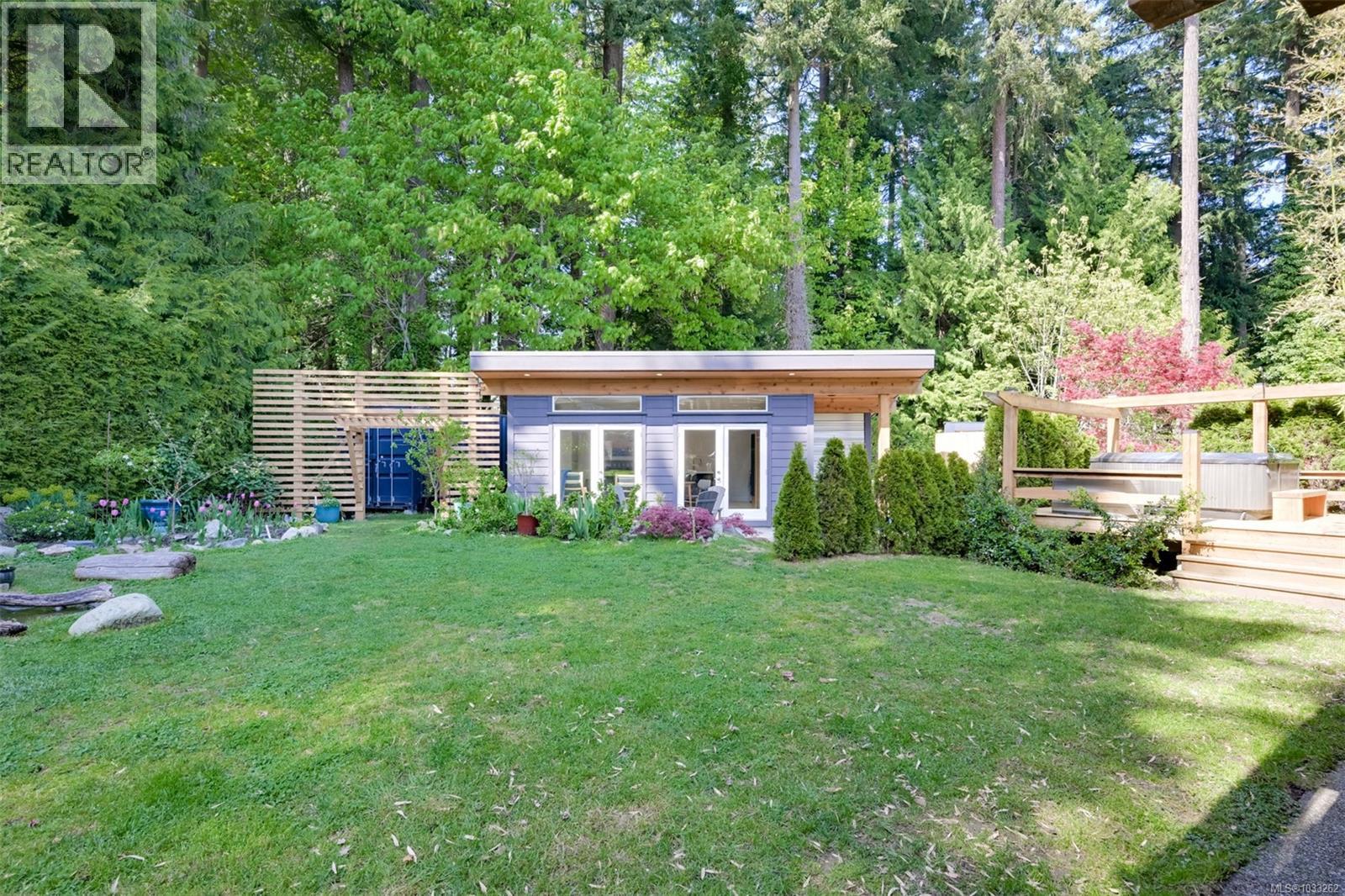  774 Destrube Place, Saanich