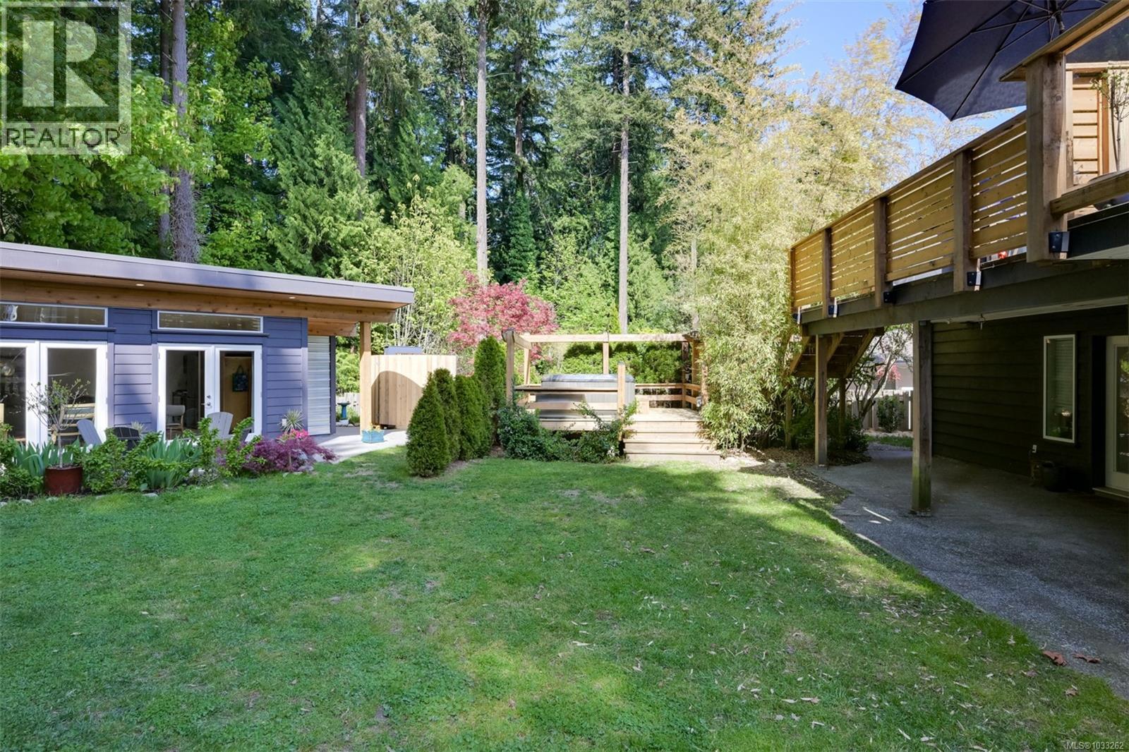  774 Destrube Place, Saanich