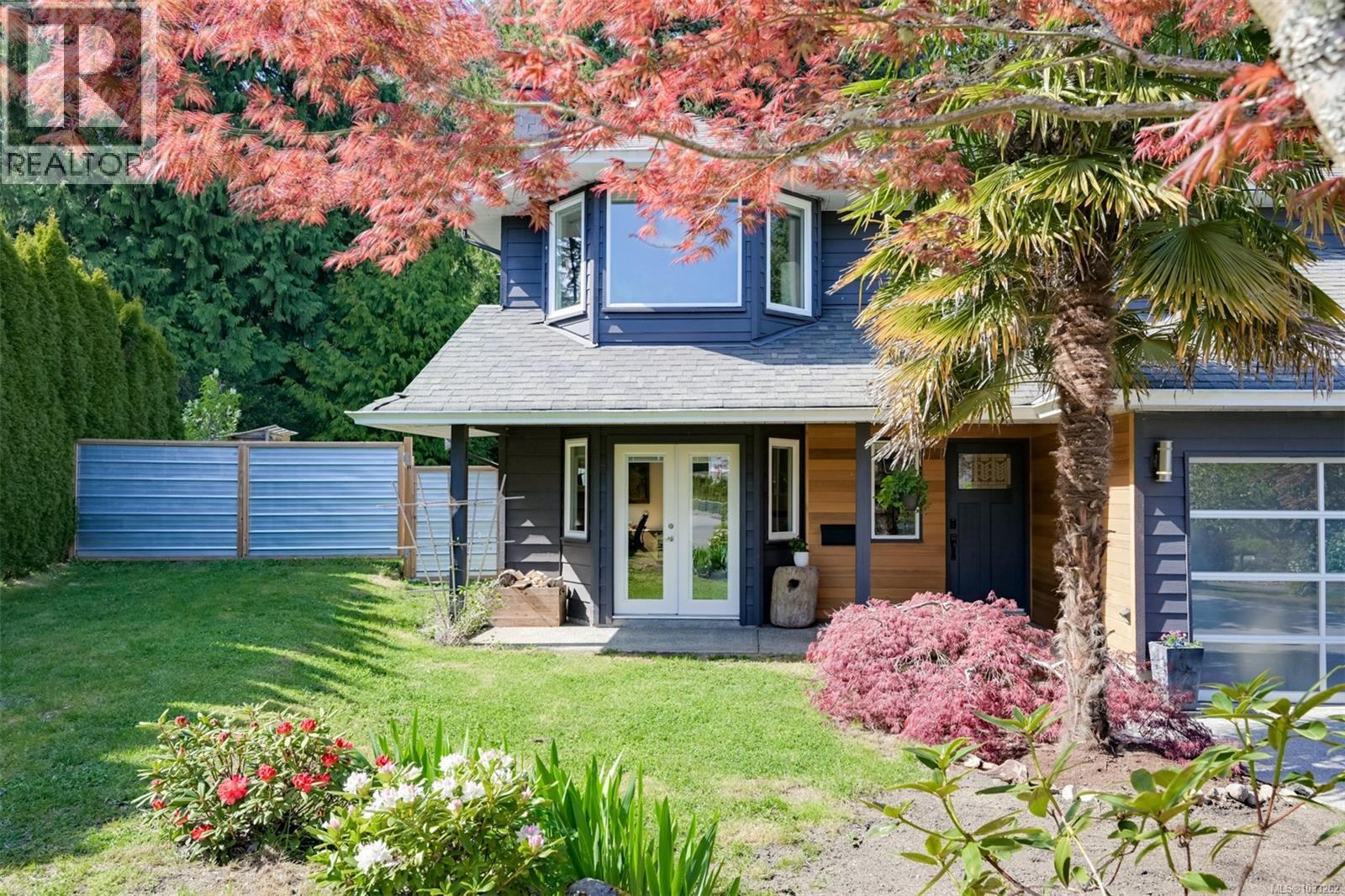  774 Destrube Place, Saanich