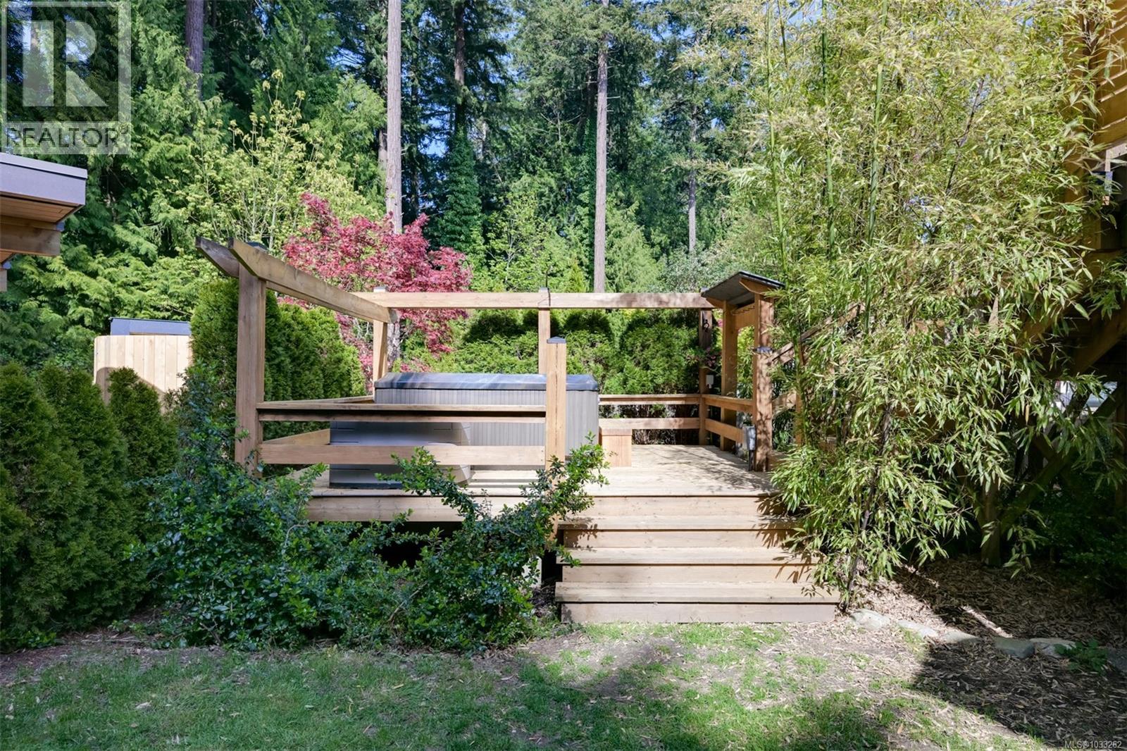  774 Destrube Place, Saanich