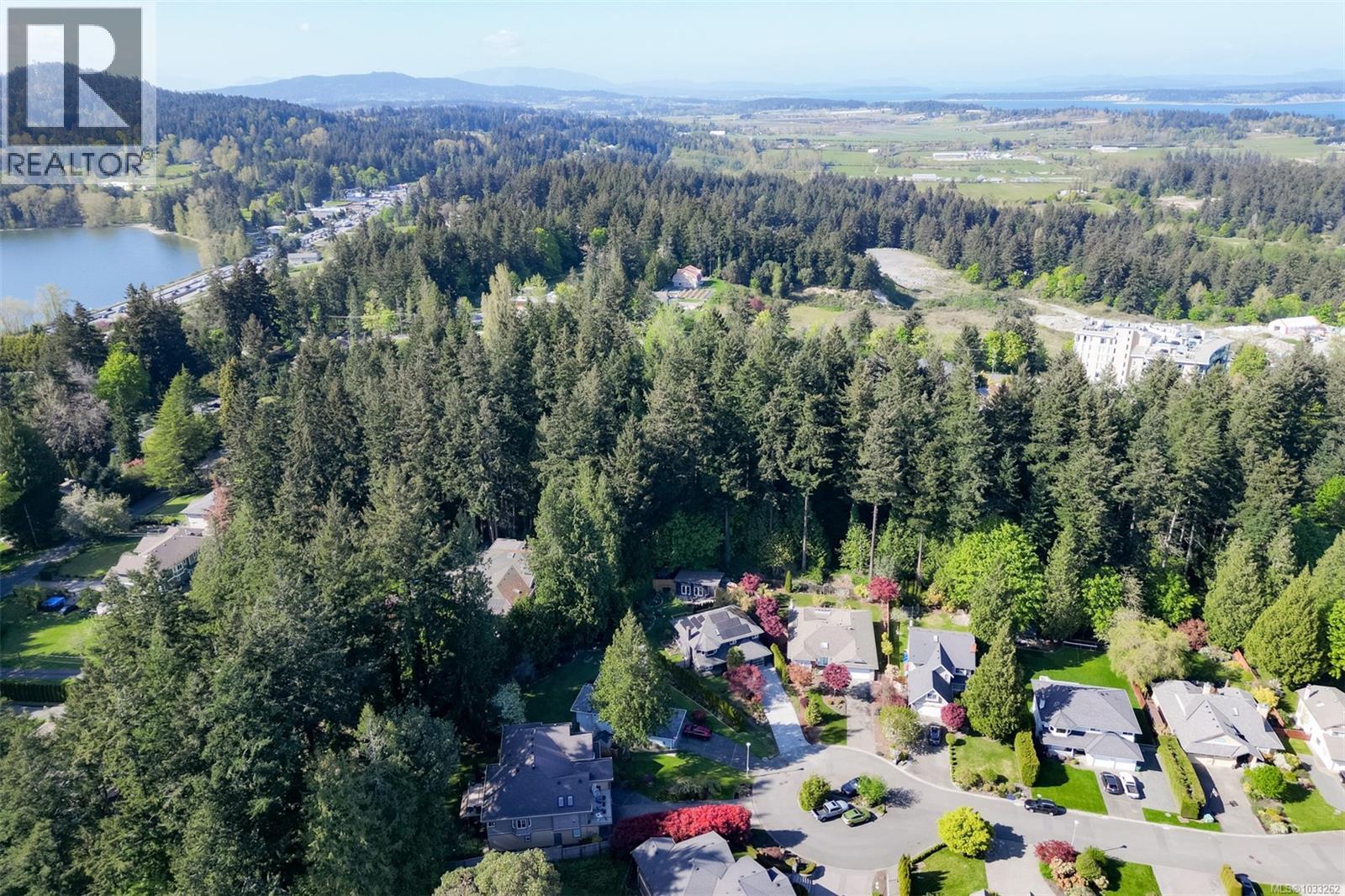  774 Destrube Place, Saanich