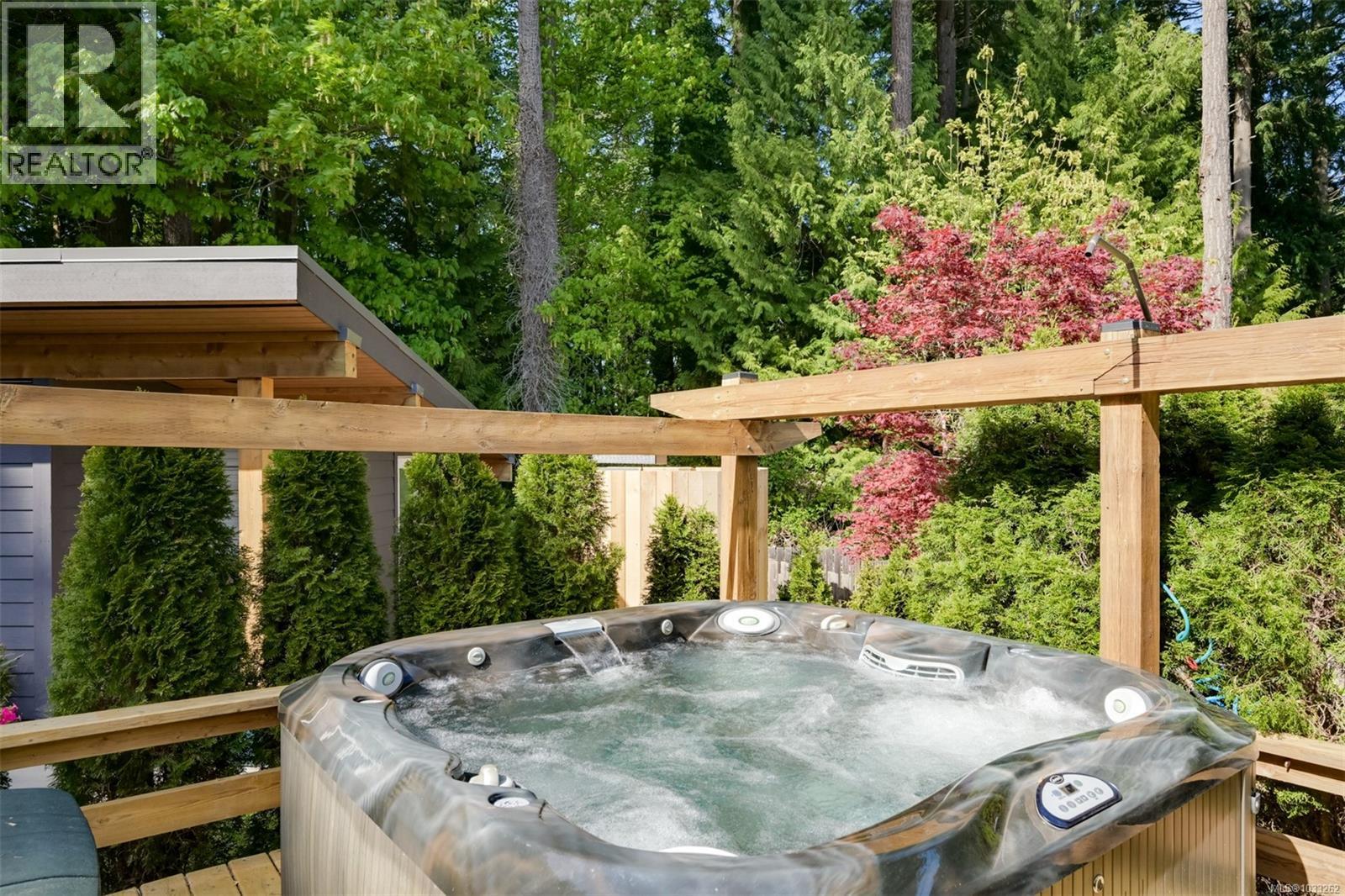  774 Destrube Place, Saanich