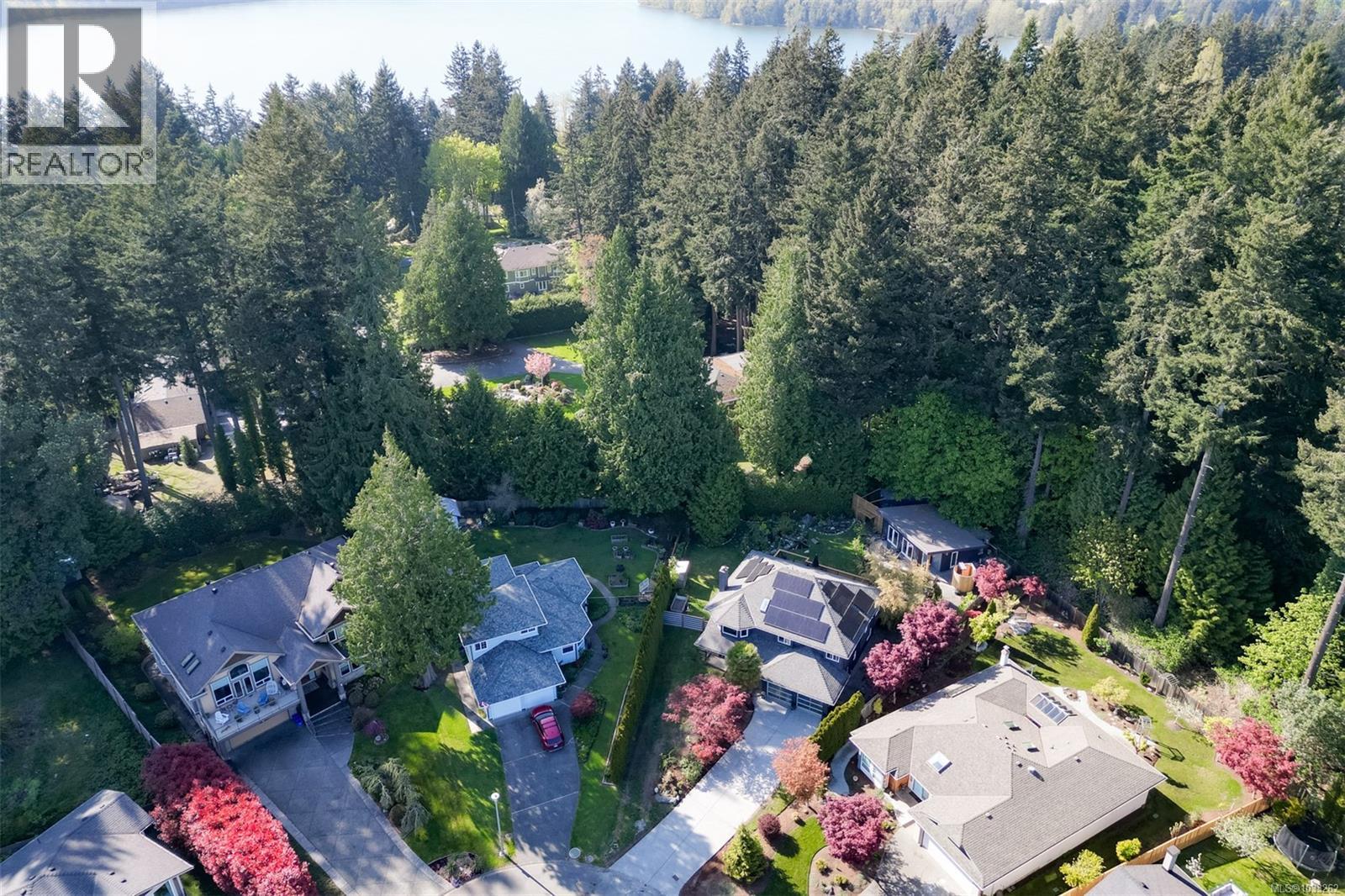  774 Destrube Place, Saanich