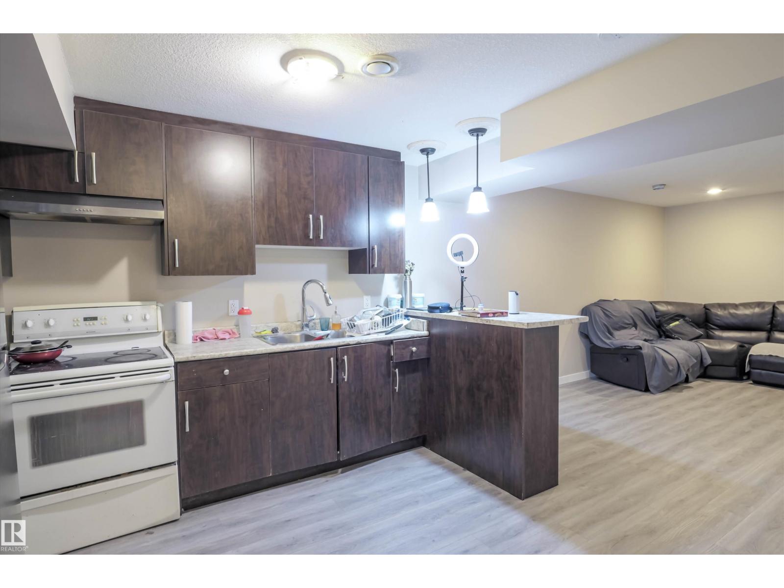 1728 53 ST SW, Edmonton