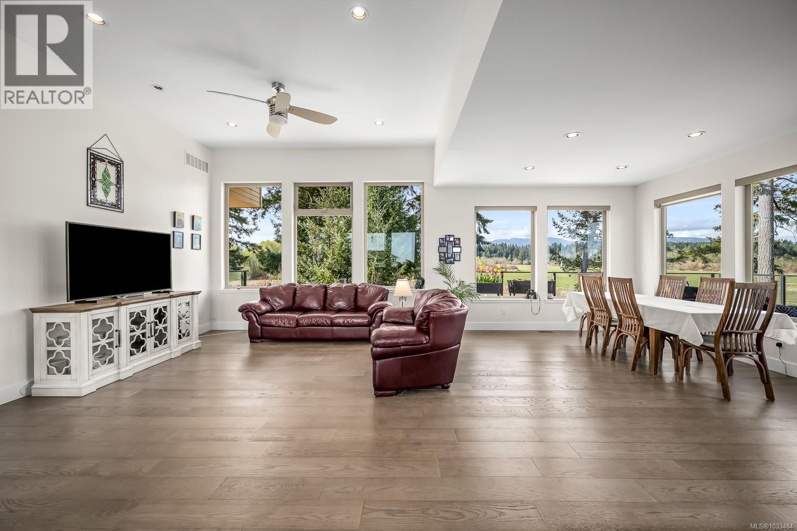 3389 Rhys Rd - Image 2