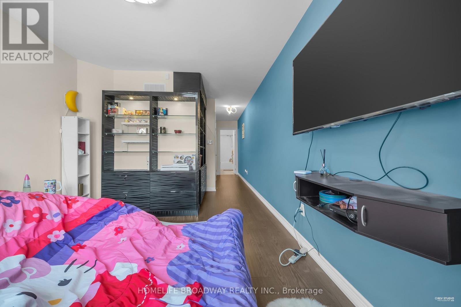 28 PAPER MILLS CRESCENT - 23