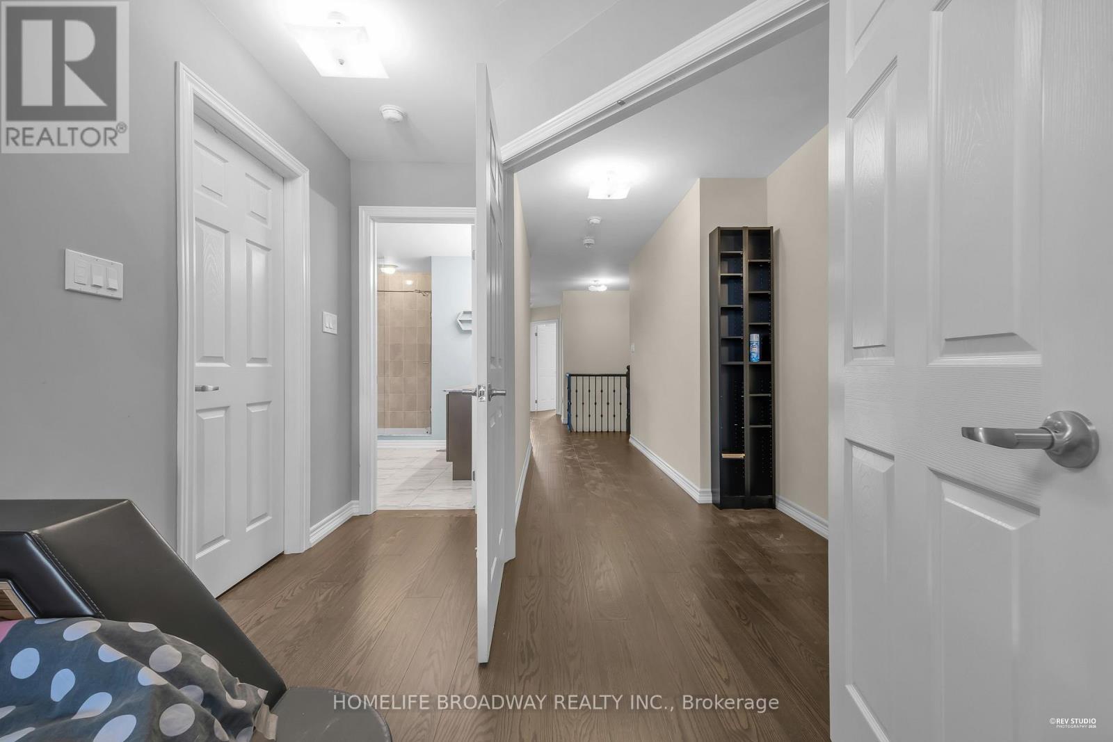 28 PAPER MILLS CRESCENT - 21