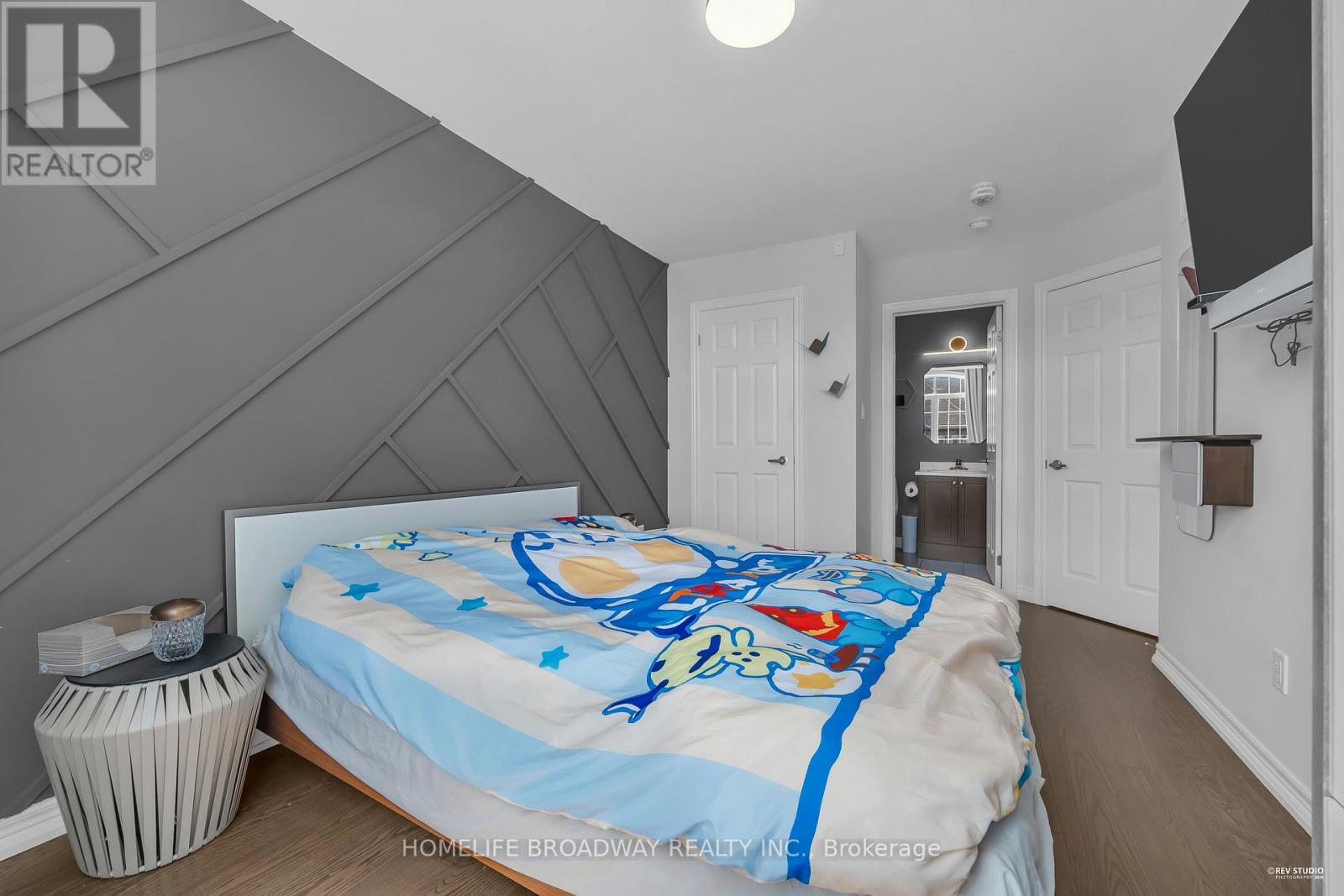 28 PAPER MILLS CRESCENT - 27