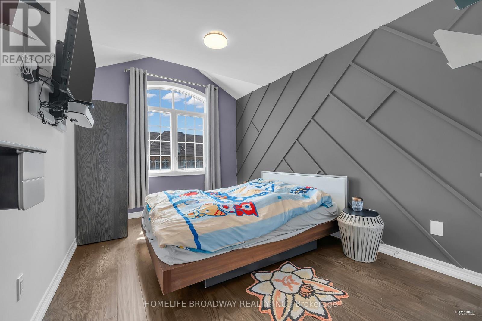28 PAPER MILLS CRESCENT - 25