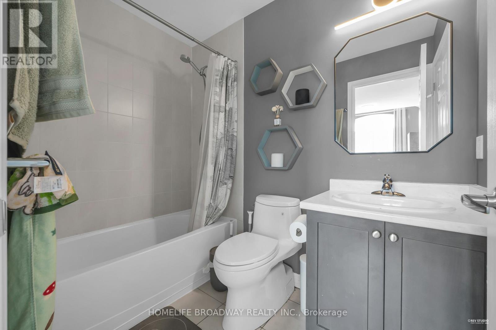 28 PAPER MILLS CRESCENT - 28