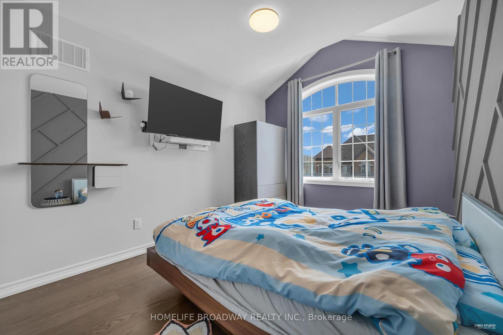28 PAPER MILLS CRESCENT - 26