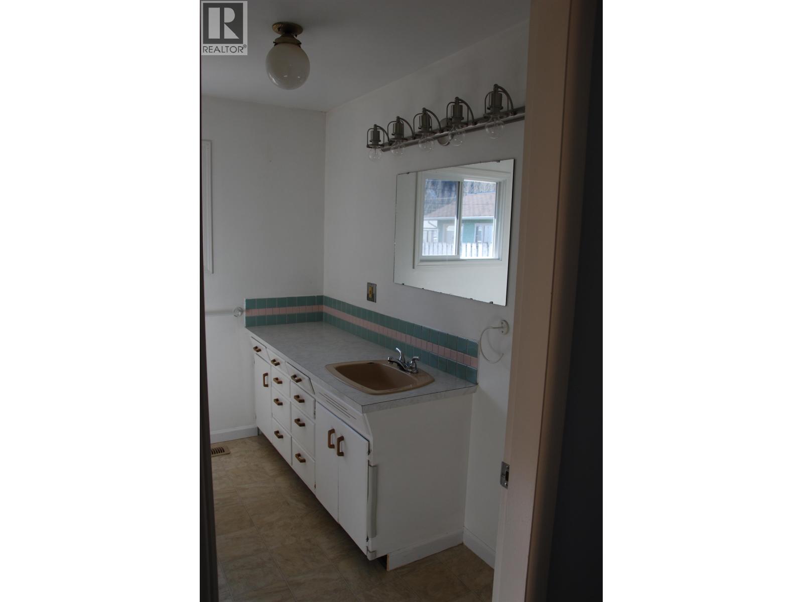 4145 ALFRED Avenue, Smithers