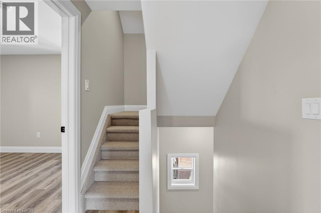 20 AVENUE Place - 22