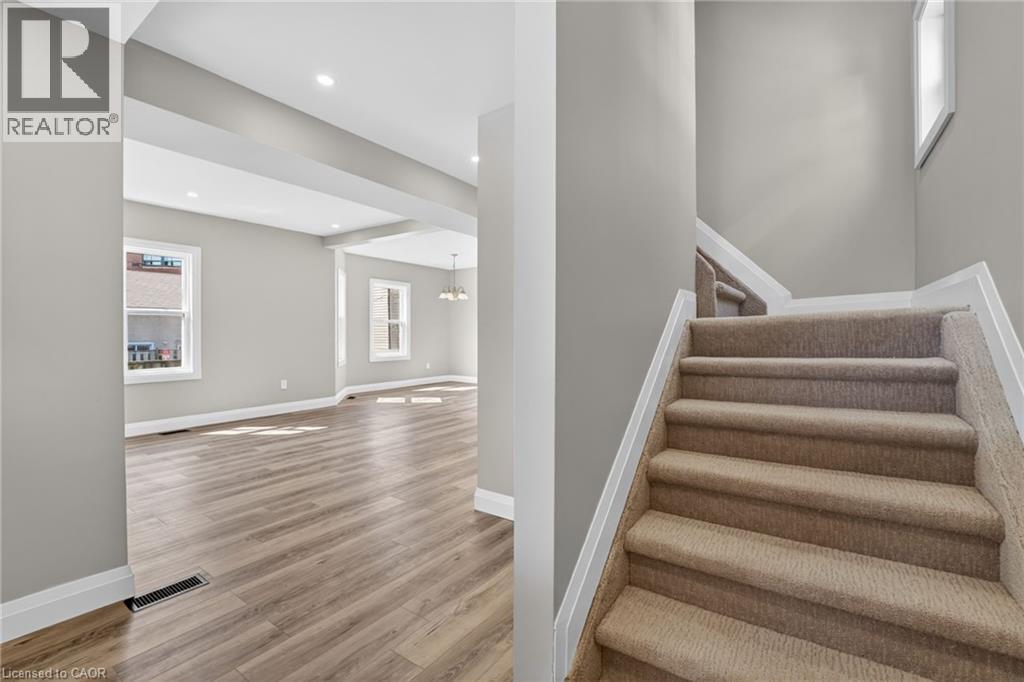 20 AVENUE Place - 6