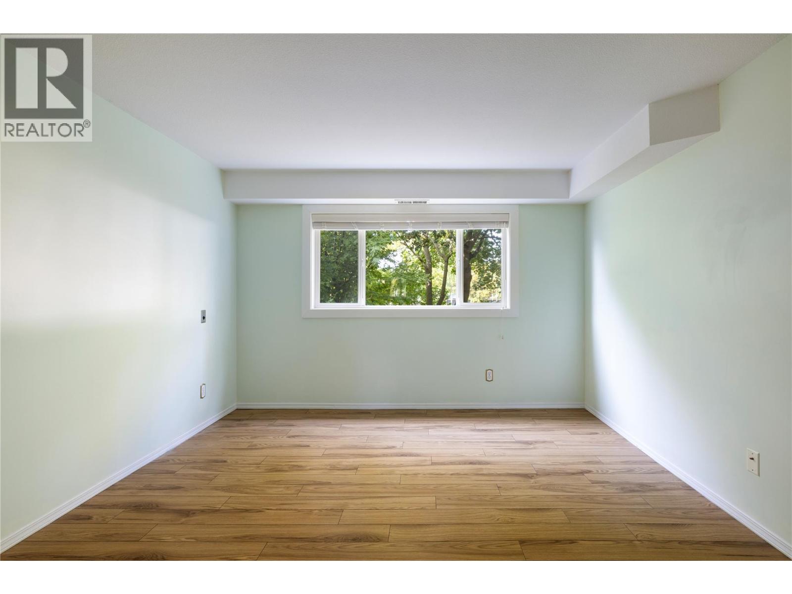 #115B 1045 Sutherland Avenue - 11