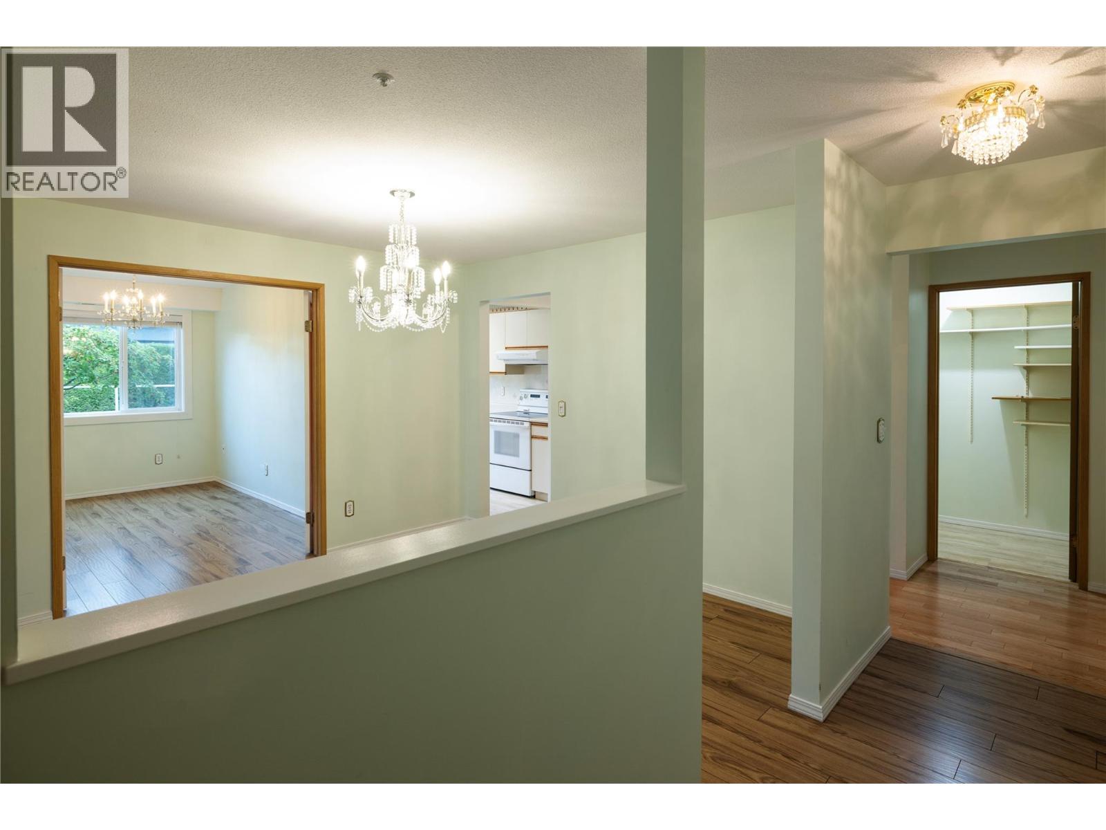 #115B 1045 Sutherland Avenue - 7